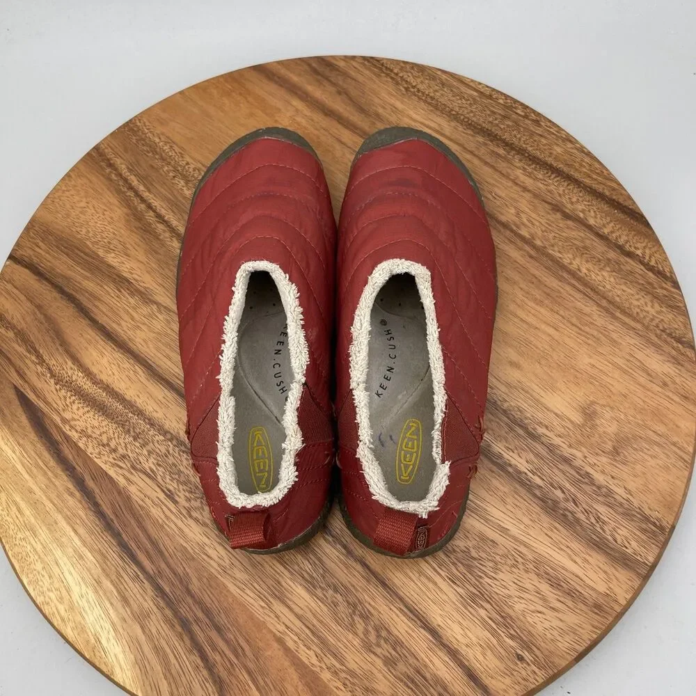 Keen Howser Shoes Womens Size 8 Red Casual Comfort Slip On Walking Quilted